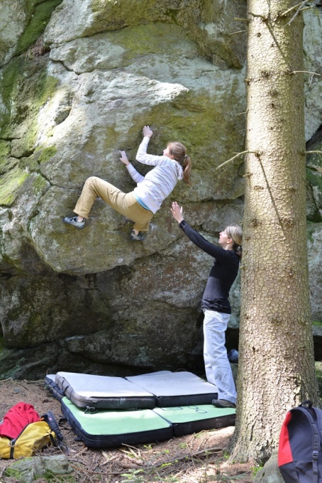 Terka v bouldru Buď a nebo 6C+. Terka v bouldru Buď a nebo 6C+.